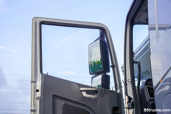 DeepWay Xingtu version composite 6X4(10 roues) tracteur routier 100% électrique à échange de batterie CATL 513 kWh Cabine (3) | 86Trucks