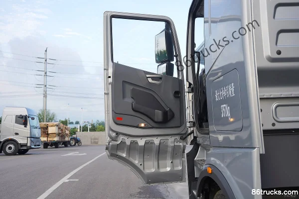 DeepWay Xingtu version composite 6X4(10 roues) tracteur routier 100% électrique à échange de batterie CATL 513 kWh Cabine (2) | 86Trucks