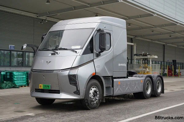 DeepWay Deepway Star 6X4(10 wheels) Electric Tractor Truck CATL 513kWh Exterior (3) | 86Trucks