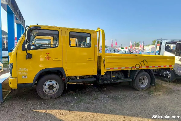 Foton x Construction Edition 2.5L Diesel 150hp 4X2(6 wheels) ZF 5-Speed 3.19m Double Row Flatbed Light Truck Exterior (2) | 86Trucks