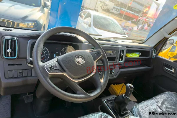 Foton x Construction Edition 2.5L Diesel 150hp 4X2(6 wheels) ZF 5-Speed 3.19m Double Row Flatbed Light Truck Cab (1) | 86Trucks