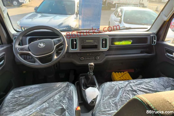 Foton x Construction Edition 2.5L Diesel 150hp 4X2(6 wheels) ZF 5-Speed 3.19m Double Row Flatbed Light Truck Cab (2) | 86Trucks