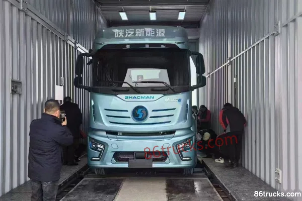 SHACMAN Delong H6000E Lightweight 6X4(10 wheels) Electric Tractor Truck CATL 400.61kWh Exterior (2) | 86Trucks