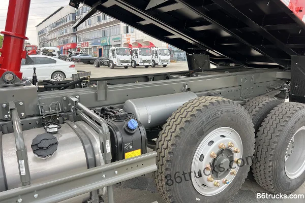 Sinotruk V3 4.3L Diesel 220 hp 6X2(8 wheels) Fast Gear 10-Speed 4.7m Single Row Dump Truck Chassis (3) | 86Trucks
