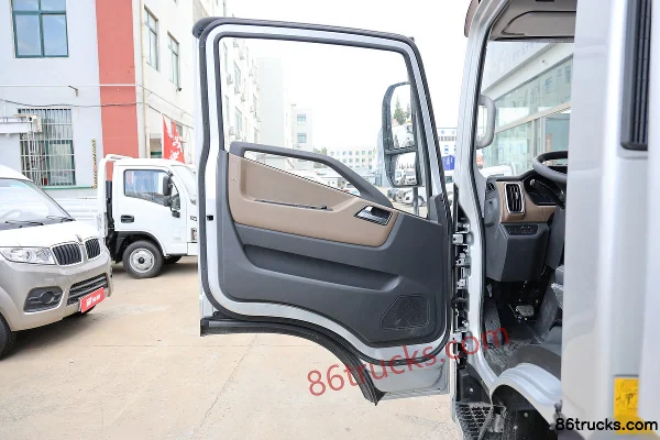 Yuejin Beyond H500 Daka 170hp 4X2(6 wheels) 4.09m Refrigerated Truck Cab (1) | 86Trucks
