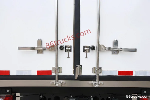Yuejin Beyond H500 Daka 170hp 4X2(6 wheels) 4.09m Refrigerated Truck Body (3) | 86Trucks