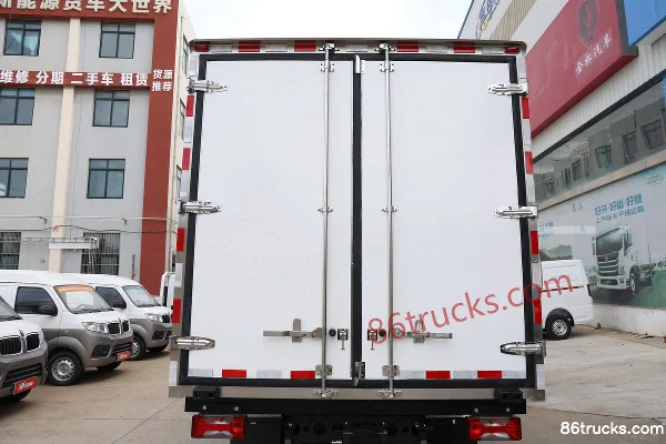 Yuejin Beyond H500 Daka 170hp 4X2(6 wheels) 4.09m Refrigerated Truck Body (2) | 86Trucks