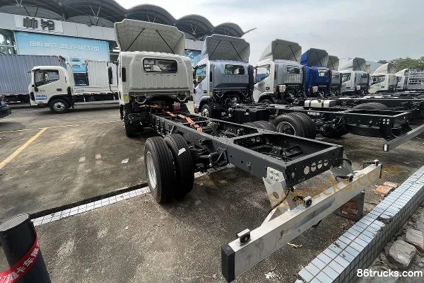 JAC EK6 3.85m Semi-Row Electric Stake Light Truck CATL 86.55kWh 4X2(6 wheels) Exterior (3) | 86Trucks