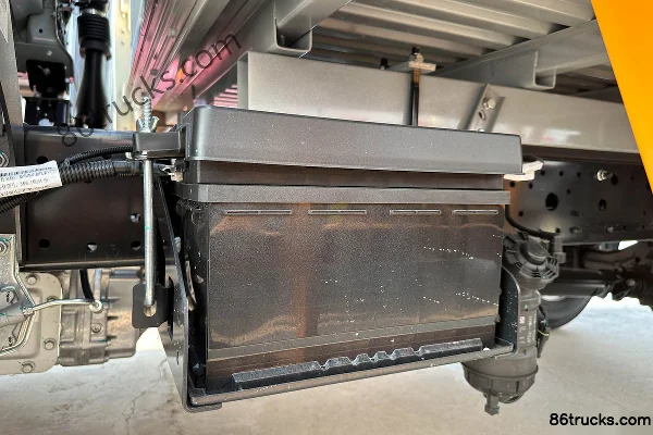 JMC Nouveau Shunda Version Luxe 2,5 L diesel 136 ch 4X2(6 roues) WLY 5 vitesses 3,3 m cabine avancée avec couchette Camion plateau léger Châ