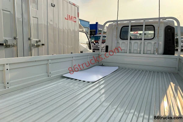 JMC Nouveau Shunda Version Luxe 2,5 L diesel 136 ch 4X2(6 roues) WLY 5 vitesses 3,3 m cabine avancée avec couchette Camion plateau léger Car
