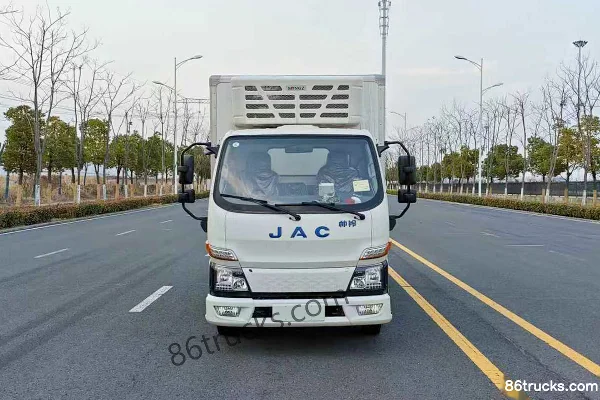JAC EV3 4X2(6 wheels) 3.89m Single Row Electric Refrigerated Truck 61.66kWh Exterior (2) | 86Trucks