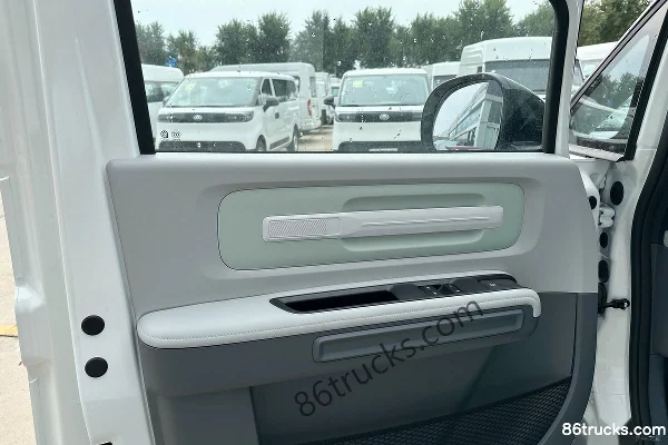 SAIC MAXUS Dana V1 9-Seat Pure Electric Multi-Purpose Passenger Vehicle 64kWh Cab (2) | 86Trucks