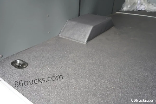 JAC New 6 Series Business Travel Version 2.5T Diesel 165 hp 3 Seats High Roof Panel Van Cargo Box (3) | 86Trucks