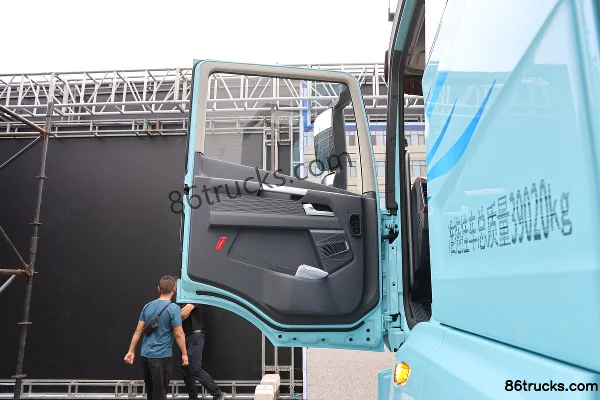 FAW Jiefang Yingchi 6X4(10 wheels) Battery Swap Pure Electric Tractor Truck CATL 400.61kWh Cab (1) | 86Trucks