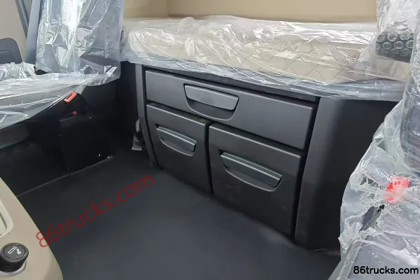 SHACMAN Delong S6000 Flagship Edition 14.6L LNG 630hp 6X4(10 wheels) Fast Gear 12-Speed AMT Automatic Tractor Truck Cab (2) | 86Trucks