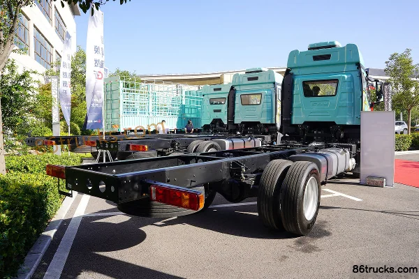 FAW Jiefang J6G Leading Edition 280hp 4X2(6 wheels) 6.75m flatbed truck (flat top) Exterior (3) | 86Trucks