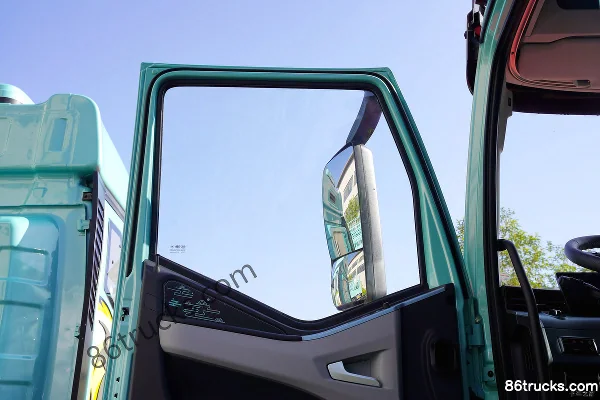 FAW Jiefang J6G Leading Edition 280hp 4X2(6 wheels) 6.75m flatbed truck (flat top) Cab (3) | 86Trucks