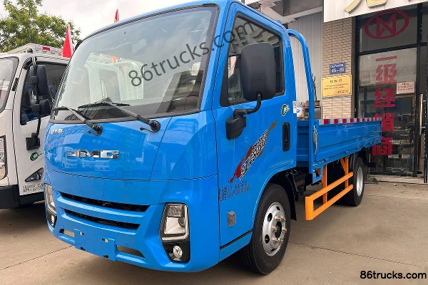 JMC New Shunda Standard Edition 2.5L Diesel 136hp 4X2(6 wheels) WLY 5-Speed 3.7m Single Row Flatbed Light Truck Exterior (3) | 86Trucks