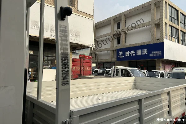 JMC Kaiwei Blue Whale 150 hp 4X2(6 wheels) 4.1m single-row flatbed light truck Body (1) | 86Trucks