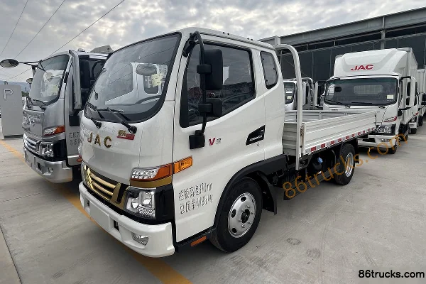 JAC Junling V3 Jinyuanbao 143 hp 4X2(6 wheels) 3.47m Crew Cab Flatbed Light Truck Exterior (3) | 86Trucks
