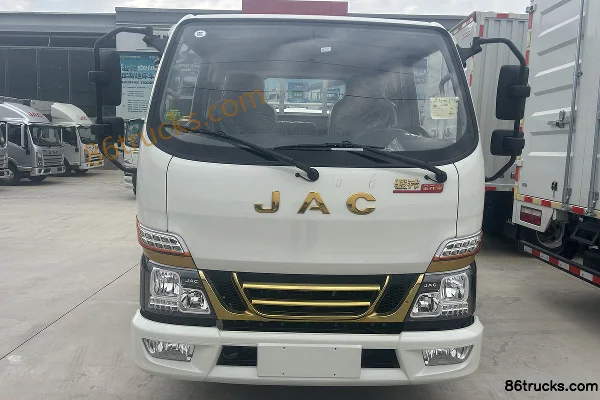 JAC Junling V3 Jinyuanbao 143 hp 4X2(6 wheels) 3.47m Crew Cab Flatbed Light Truck Exterior (2) | 86Trucks