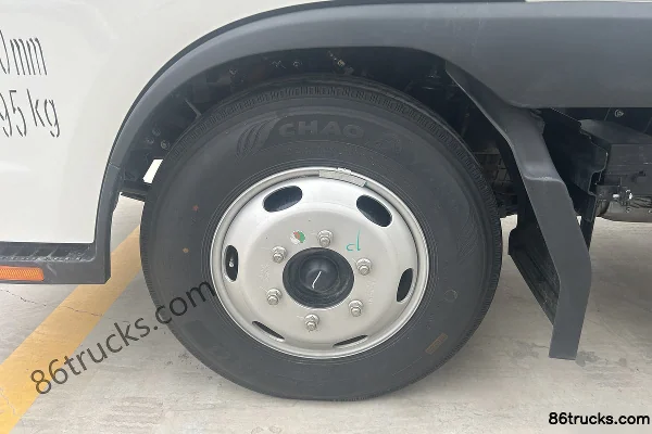 JAC Junling V3 Jinyuanbao 143 hp 4X2(6 wheels) 3.47m Crew Cab Flatbed Light Truck Chassis (3) | 86Trucks