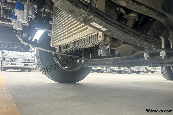 JAC Junling V3 Jinyuanbao 143 hp 4X2(6 wheels) 3.47m Crew Cab Flatbed Light Truck Chassis (2) | 86Trucks