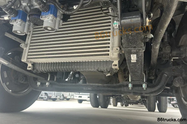 JAC Junling V3 Jinyuanbao 143 hp 4X2(6 wheels) 3.47m Crew Cab Flatbed Light Truck Chassis (1) | 86Trucks