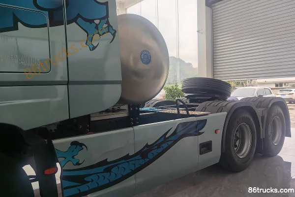 Dongfeng Tianlong Flagship KX King Edition 14.5L LNG 630hp 6X4(10 wheels) Dongfeng 12-speed AMT automatic tractor truck Chassis (2) | 86Truc