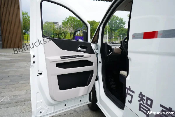 Changan Kuayue Starlight 2025 Smart Edition 3-Seat Electric Cargo Van EVE 51.52kWh Cab (1) | 86Trucks