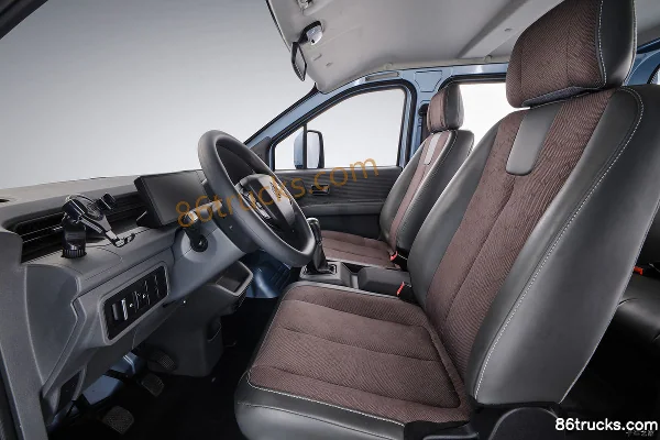 Changan Kuayue Xingta Flagship Edition 2L Gasoline 139hp 4X2(6 wheels) WLY 5-Speed Hydraulic Brake 3.05m Double Row Flatbed Micro Truck Cab