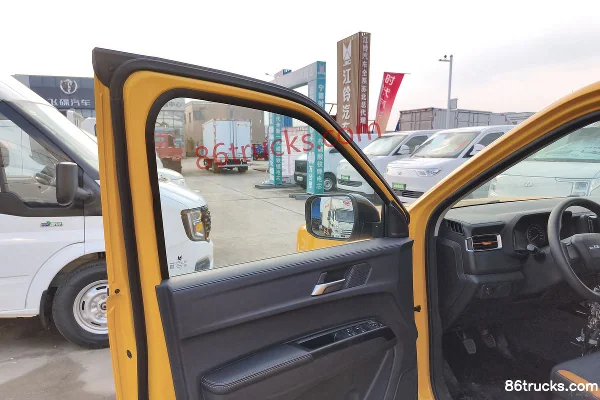 JMC Baodian 2018 New Fashion Edition Standard 2.4L Gasoline 136hp 2WD Long Cargo Box Double Cab Pickup Chassis (2) | 86Trucks
