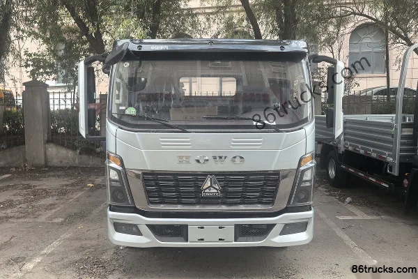 Sinotruk HOWO Tongshuai 160hp 4X2(6 wheels) 4.15m Single Row Flatbed Light Truck Exterior (2) | 86Trucks