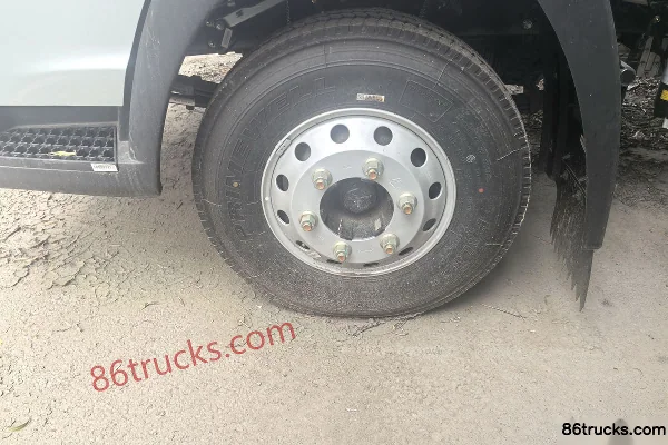 Sinotruk HOWO Tongshuai 160hp 4X2(6 wheels) 4.15m Single Row Flatbed Light Truck Chassis (1) | 86Trucks