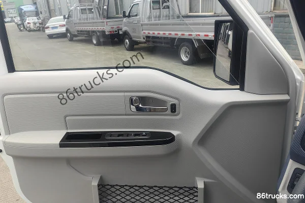 SRM Xinyuan E3L 2025 Utility Type 2-Seat Pure Electric Enclosed Van CATL 41.86kWh Cab (2) | 86Trucks