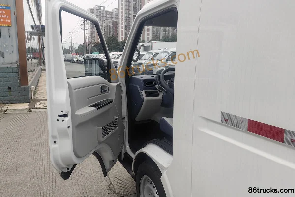 SRM Xinyuan E3L 2025 Utility Type 2-Seat Pure Electric Enclosed Van CATL 41.86kWh Cab (1) | 86Trucks