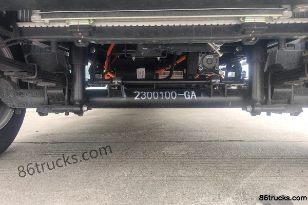 SRM Xinyuan T5L EV Standard 4X2(6 wheels) 3.71m Single Row Pure Electric Refrigerated Truck CATL 70.47kWh Chassis (1) | 86Trucks