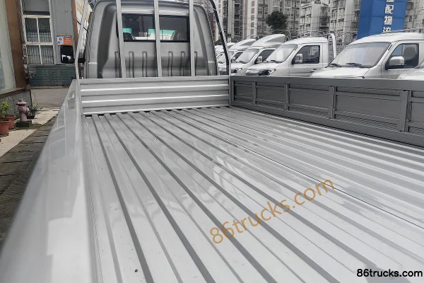 SRM Xinyuan T5L EV version urbaine 3,7 m simple cabine plateau électrique pur CATL 55,7 kWh 4X2(6 roues) Carrosserie (1) | 86Trucks