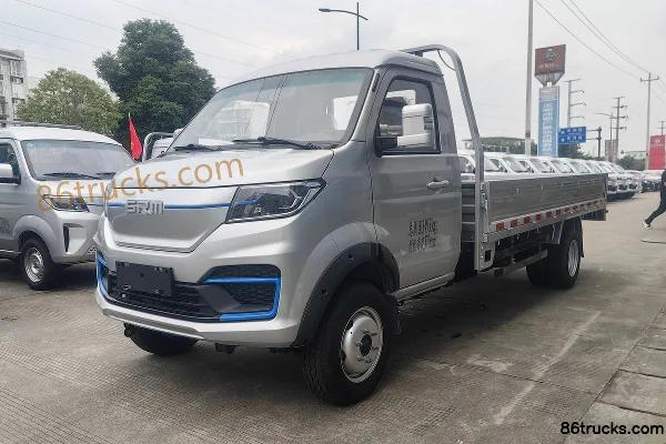 SRM Xinyuan T5LEV 2024 Intercity Edition 3.5T 3.8m Single Row Pure Electric Flatbed Mini Truck 70.47kWh 4X2(6 wheels) Exterior (3) | 86Truck