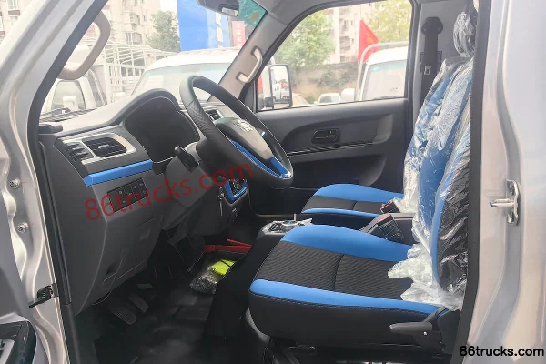 SRM Xinyuan T5LEV 2024 Intercity Edition 3.5T 3.8m Single Row Pure Electric Flatbed Mini Truck 70.47kWh 4X2(6 wheels) Cab (3) | 86Trucks