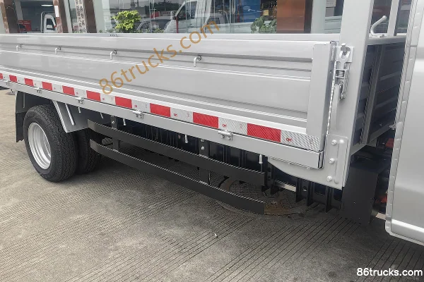 SRM Xinyuan T5LEV 2024 Intercity Edition 3.5T 3.8m Single Row Pure Electric Flatbed Mini Truck 70.47kWh 4X2(6 wheels) Body (3) | 86Trucks