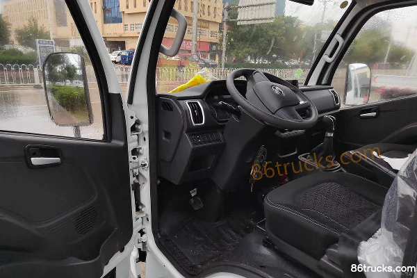Yuejin Fuxing S100V 95 hp 4X2(6 wheels) 4.2m single-row flatbed light truck Cab (1) | 86Trucks