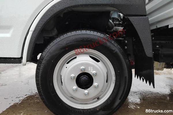 Yuejin Fuxing S100V 95 hp 4X2(6 wheels) 4.2m single-row flatbed light truck Chassis (1) | 86Trucks