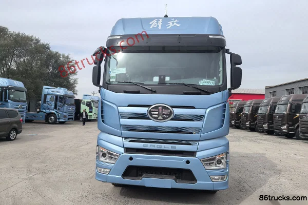 FAW Jiefang J7 Leading Edition 13.2L Diesel 640hp 6X4(10 wheels) FAW Jiefang 12-Speed High Roof Tractor Truck Exterior (2) | 86Trucks