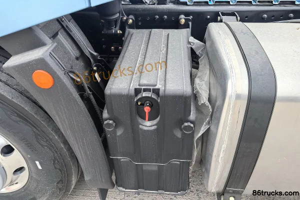 FAW Jiefang J7 Leading Edition 13.2L Diesel 640hp 6X4(10 wheels) FAW Jiefang 12-Speed High Roof Tractor Truck Chassis (3) | 86Trucks