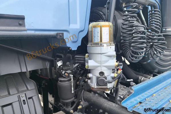 FAW Jiefang J7 Leading Edition 13.2L Diesel 640hp 6X4(10 wheels) FAW Jiefang 12-Speed High Roof Tractor Truck Chassis (2) | 86Trucks