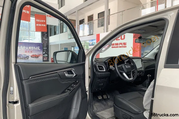Qingling Isuzu T30 Standard Edition 3.0T Diesel 143hp Manual 2WD Standard Wheelbase Double Row Pickup Chassis (1) | 86Trucks
