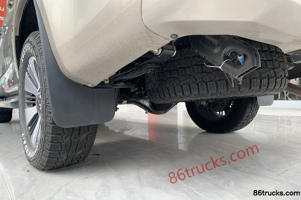 Qingling Isuzu T30 Standard Edition 3.0T Diesel 143hp Manual 2WD Standard Wheelbase Double Row Pickup Body (3) | 86Trucks
