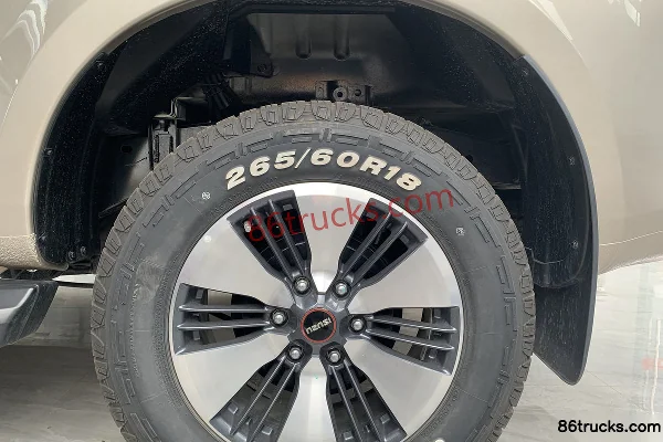 Qingling Isuzu T30 Standard Edition 3.0T Diesel 143hp Manual 2WD Standard Wheelbase Double Row Pickup Body (1) | 86Trucks