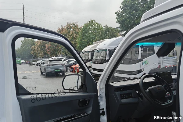 FARIZON Xingxiang F1E 2025 Smart Edition 3.05m Single Row Pure Electric Van Micro Truck Xuanwu 51.39kWh 4X2(6 wheels) Cab (2) | 86Trucks